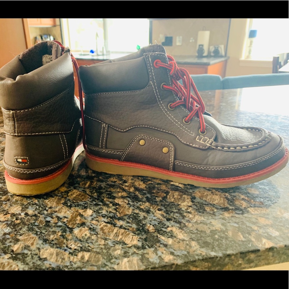 Boys Hilfiger boots 🥾 EUC